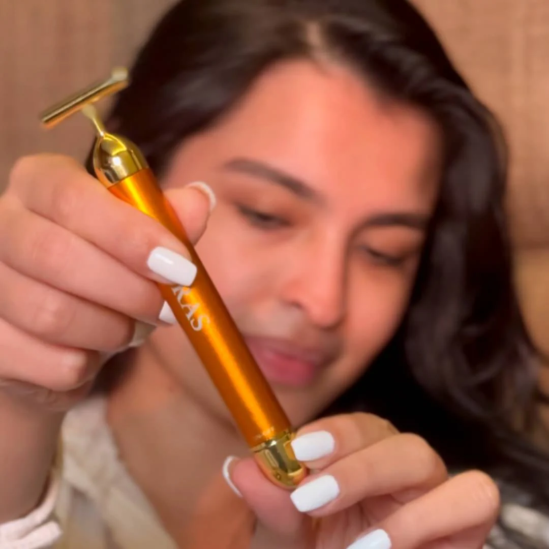 24K Gold T-Shape Vibrating Face Massager - Image 4